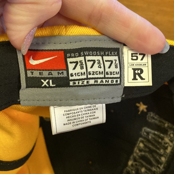 LA Lakers Cap Black Yellow Vintage NBA Nike EUC XL - Picture 6 of 8